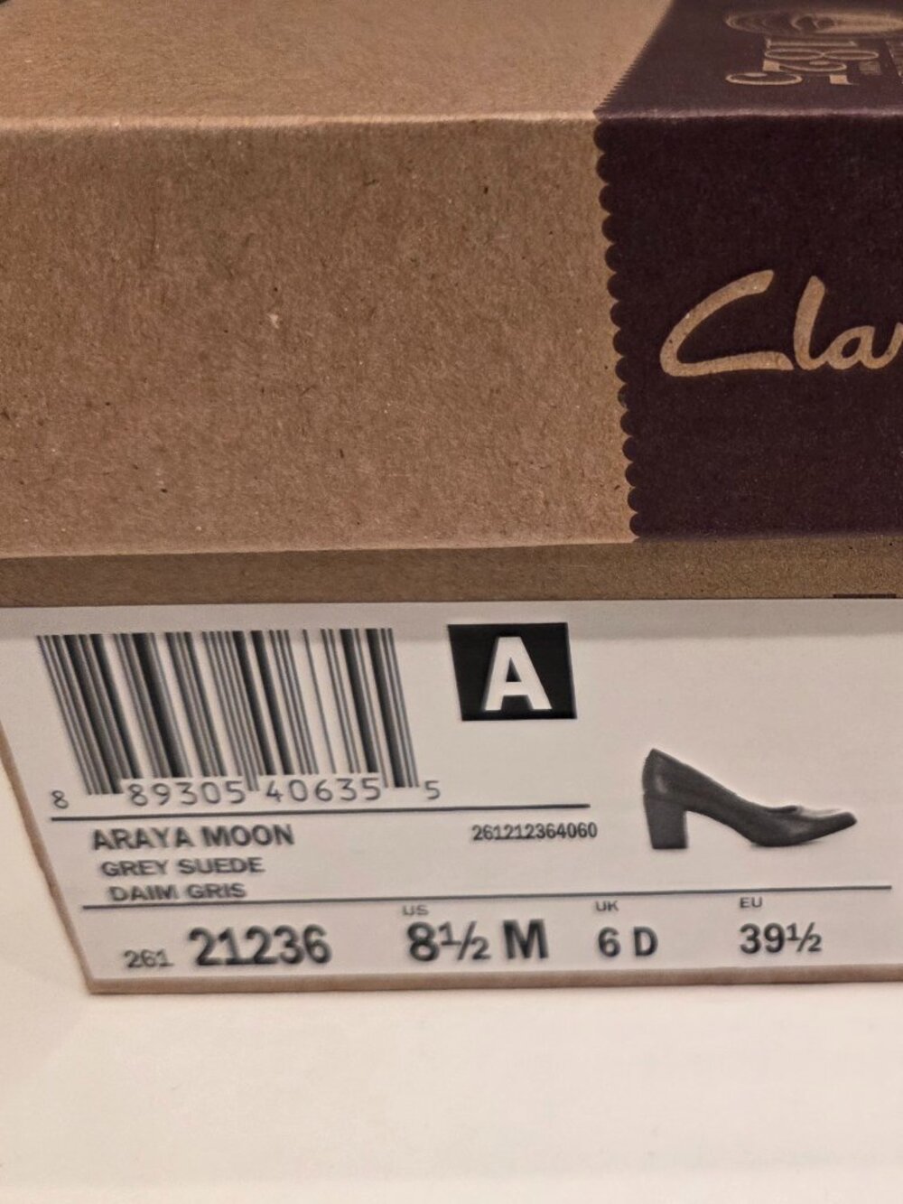 BEAND NEW IN A BOX - Suede Clarks Shoes